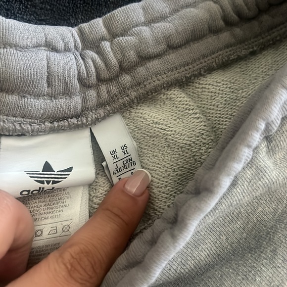 Men’s adidas two tone short - Picture 3 of 3